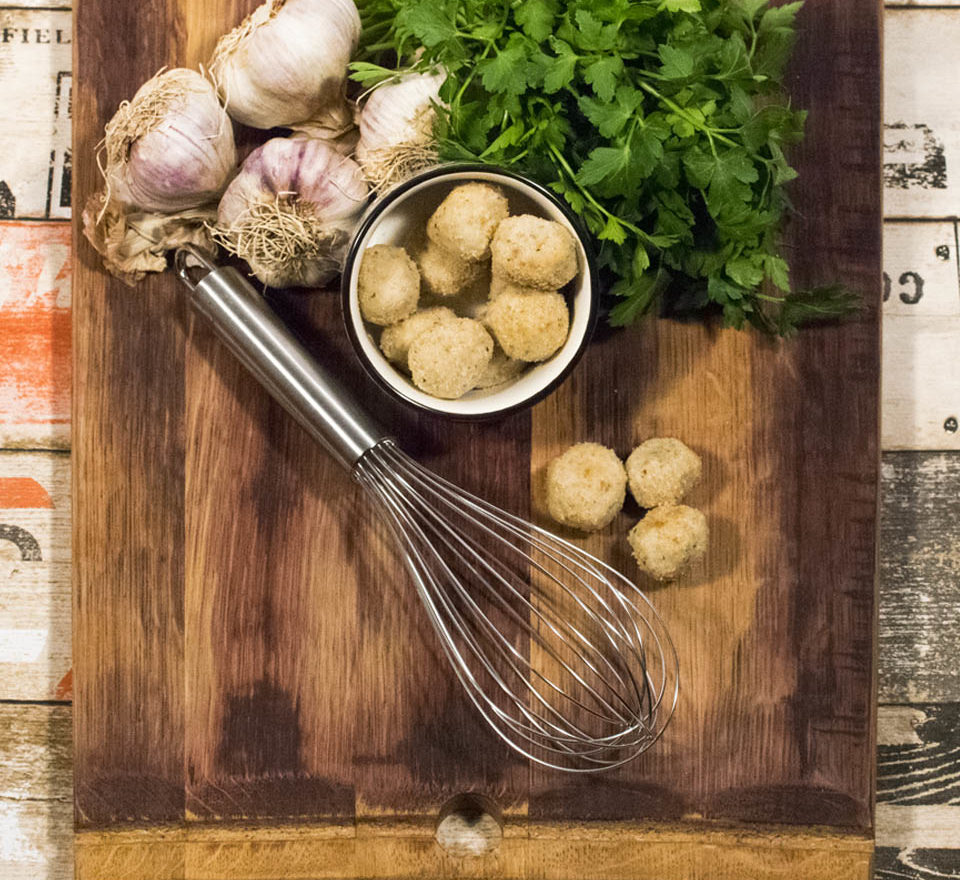 Polpettina di acciuga cucinata da Bel Fish Food. Pesce fresco: acciughe liguri cucinate in esclusivi piatti pronti veloci da preparare Polpettina di acciuga cucinata da Bel Fish Food. Pesce fresco: acciughe liguri cucinate in esclusivi piatti pronti veloci da preparare